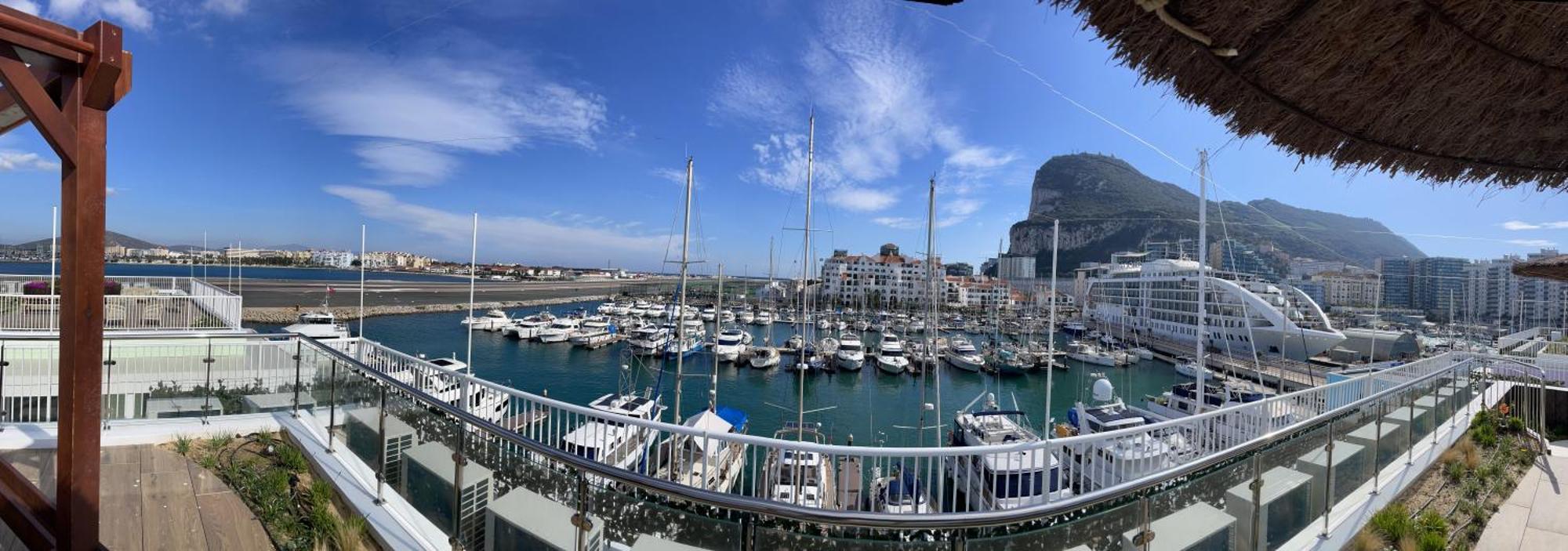 Apartment Deluxe Marina View Seafront