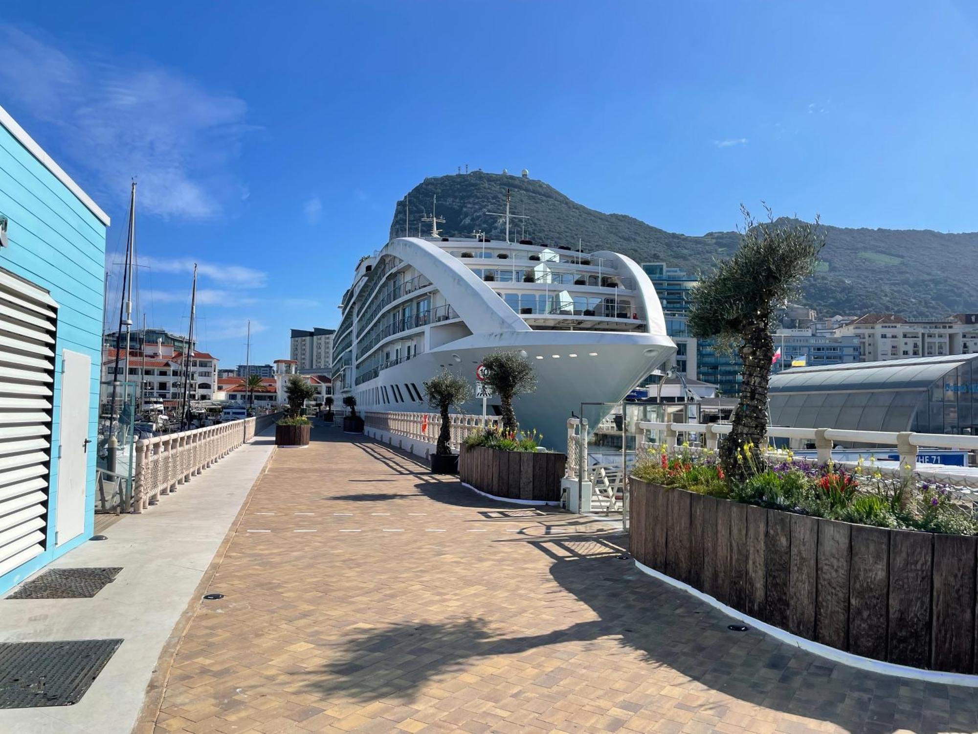 Deluxe Marina View Seafront * Gibraltar