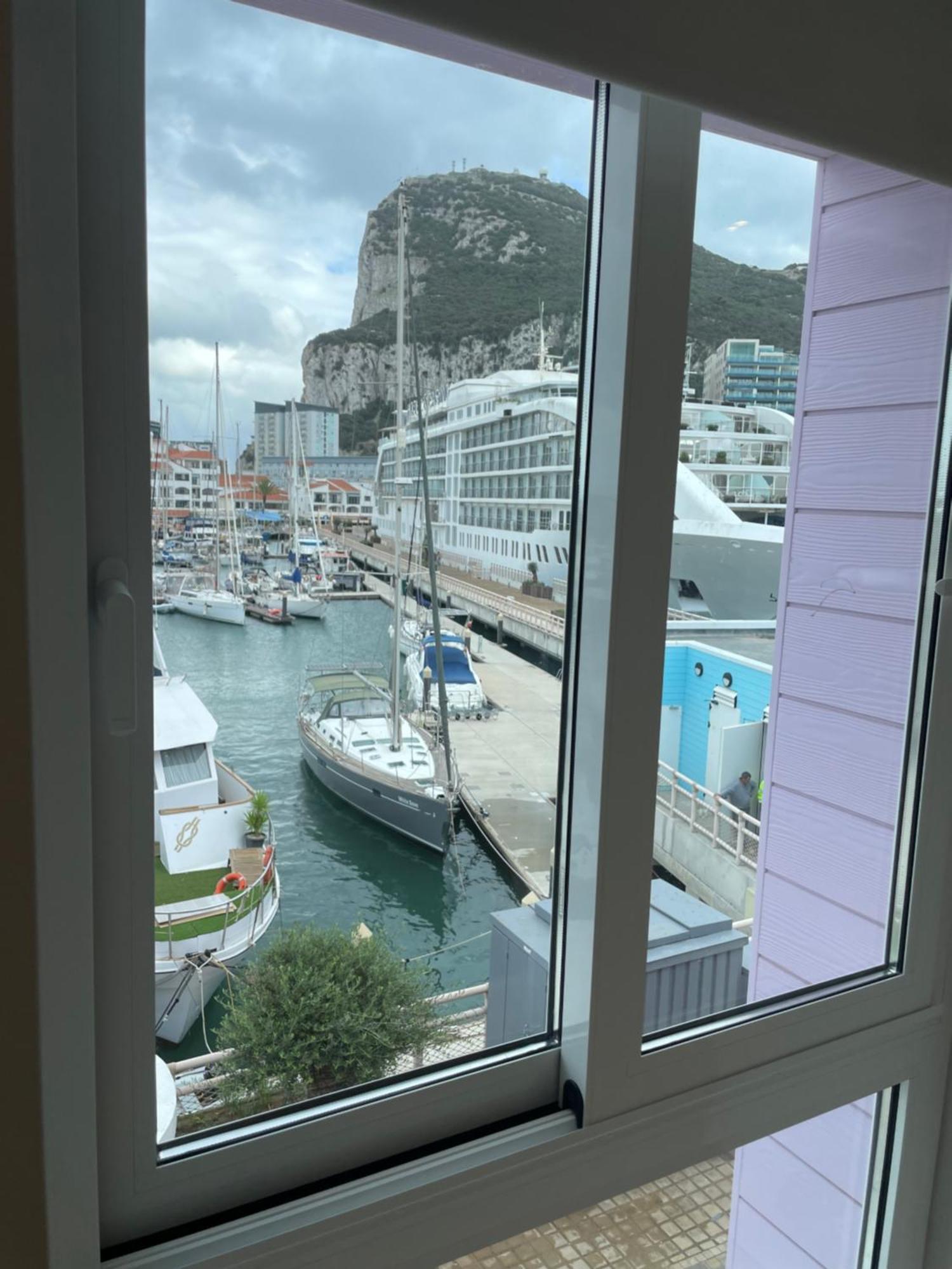 Deluxe Marina View Seafront *