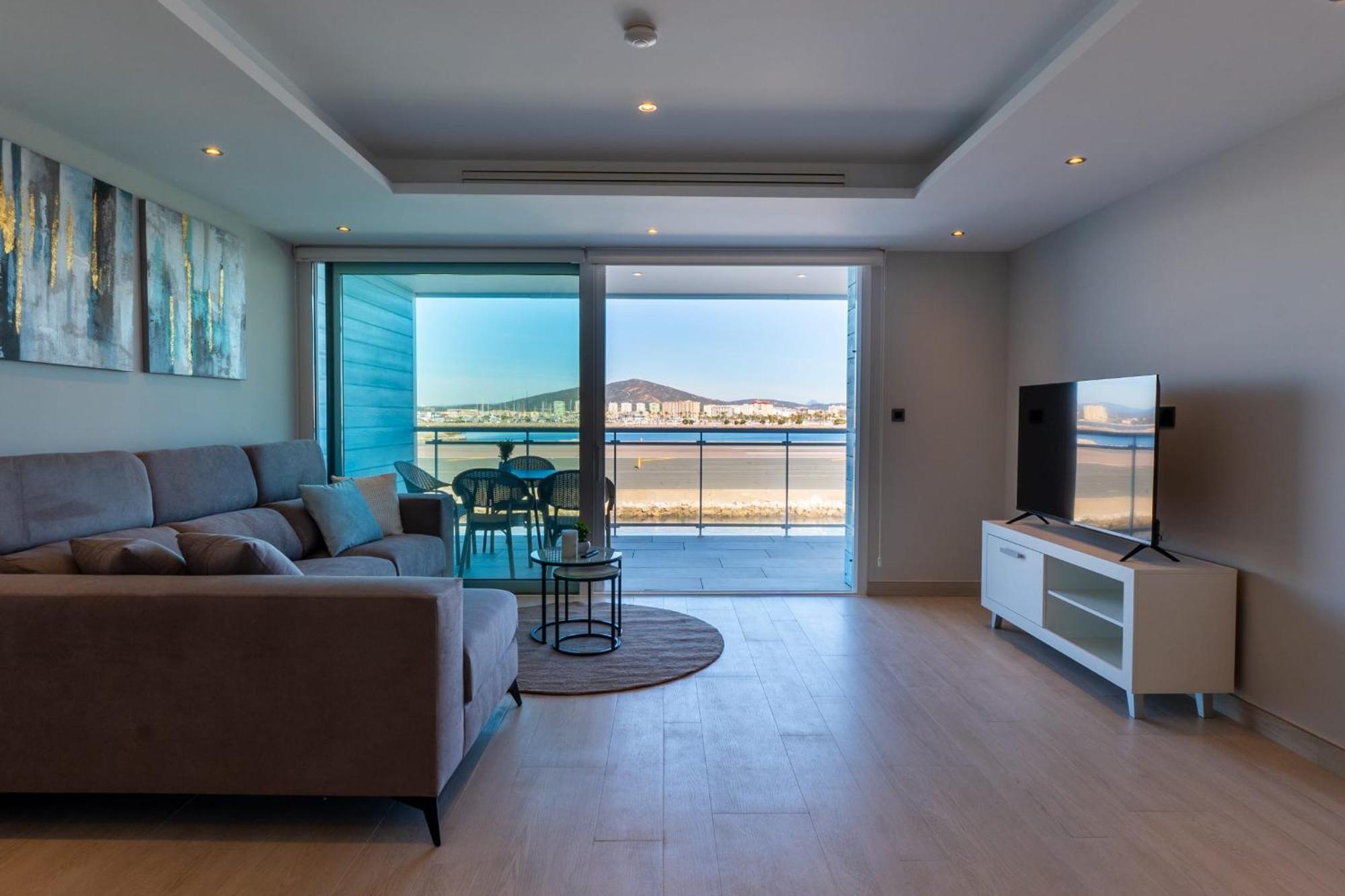 Marina Club Luxury-hosted By Sweetstay * Gibraltar