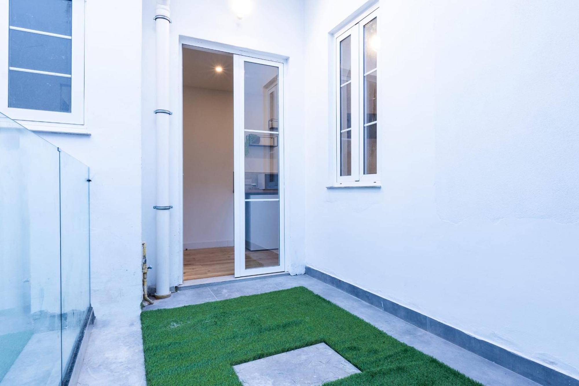 Apartment Nest 1-hosted By Sweetstay *