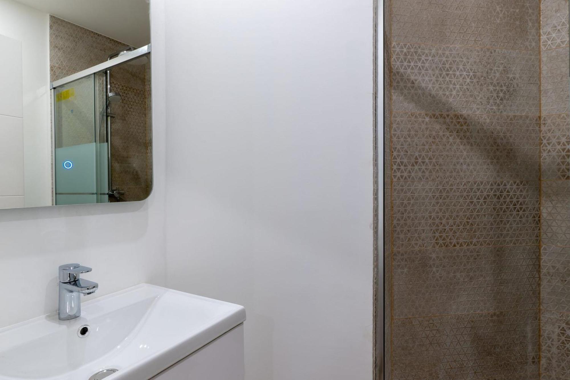 Apartment Nest 1-hosted By Sweetstay *