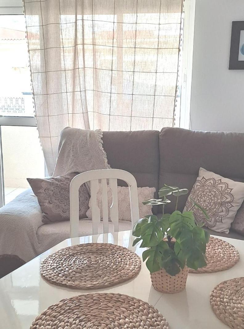 Location 2 Bed2 Bath W/lift In Town! Apartamento *