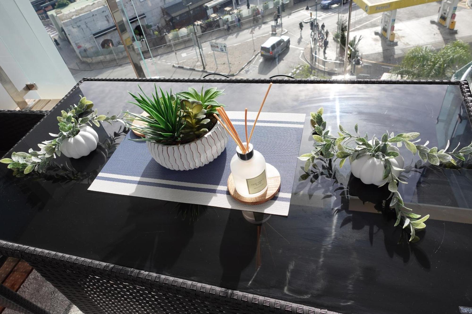 Luxury With Rooftop Pools & Views * Gibraltar