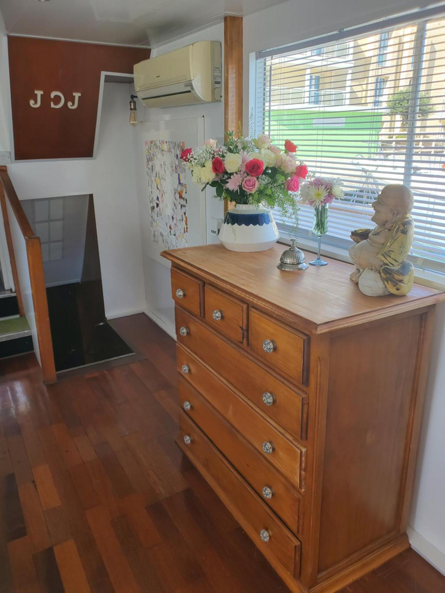 Jasmine Coral Jay Boutique Boatel Ocean Village Botel *