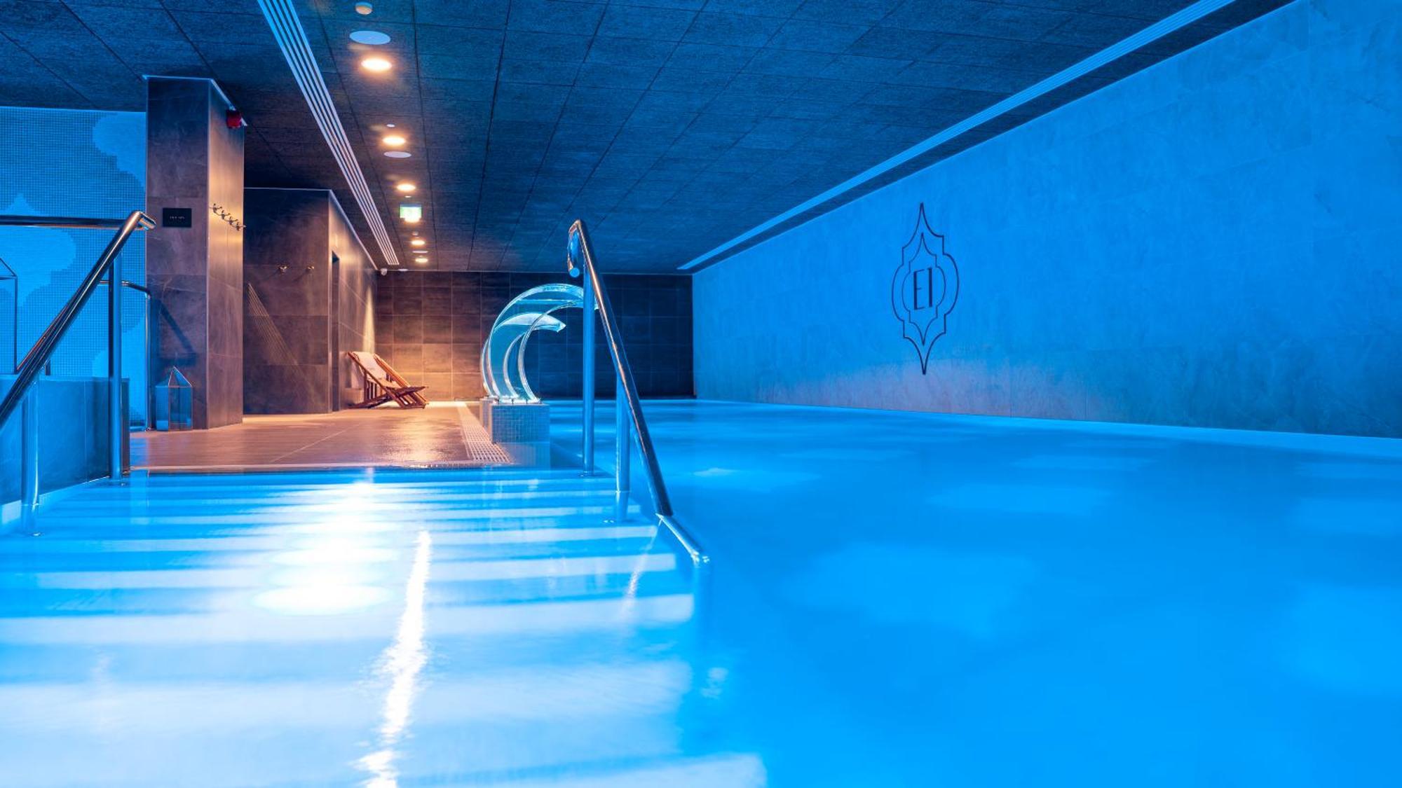 E1 & Style - Gym & Khách sạn hẻo lánh Gibraltar