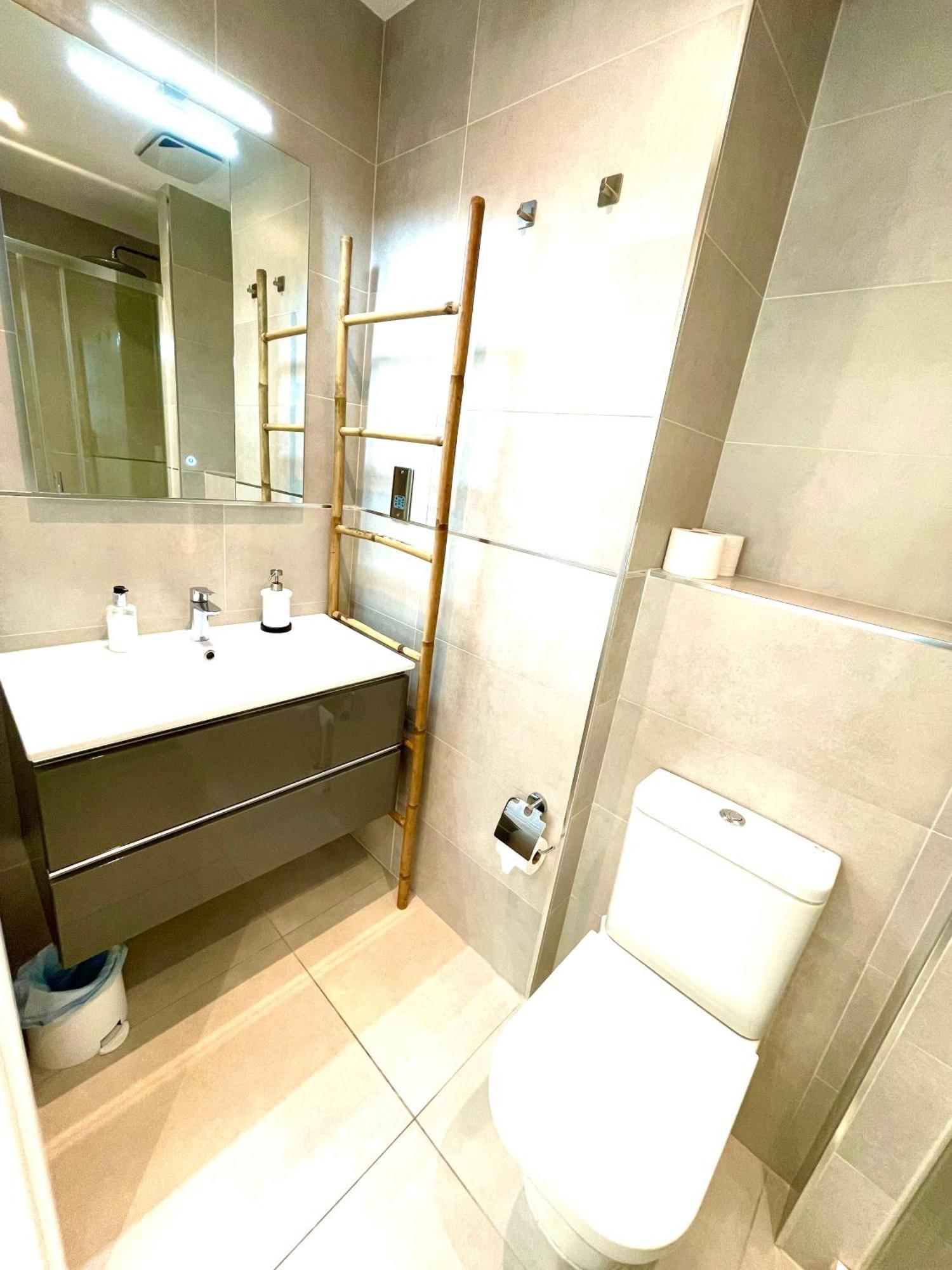 Gibraltar Central Suites Apartment *