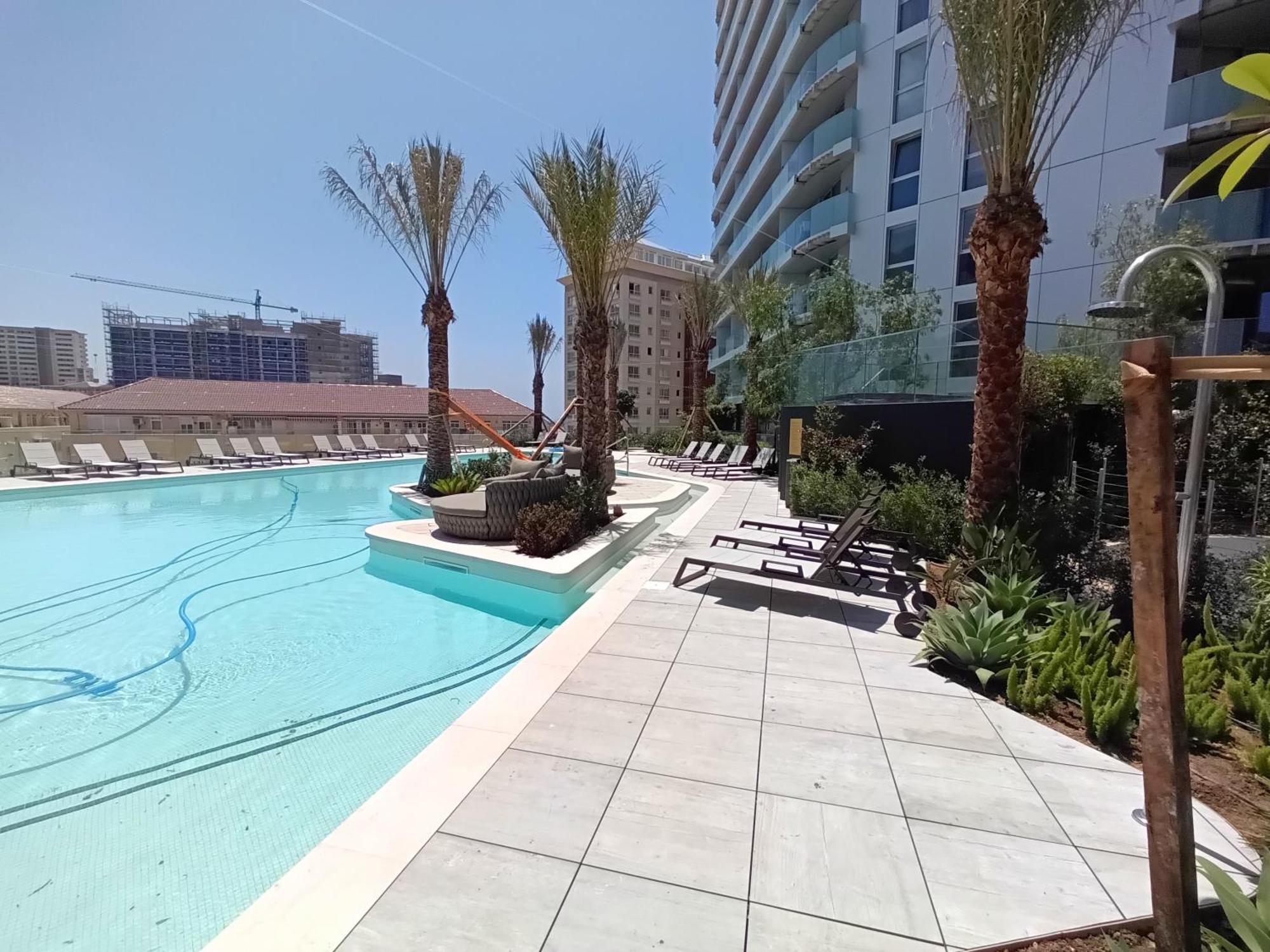 New - In Eurocity - Large Pool - Rock Or Sea Views - Balcony - Free Parking - And Short Let In Căn hộ Gibraltar
