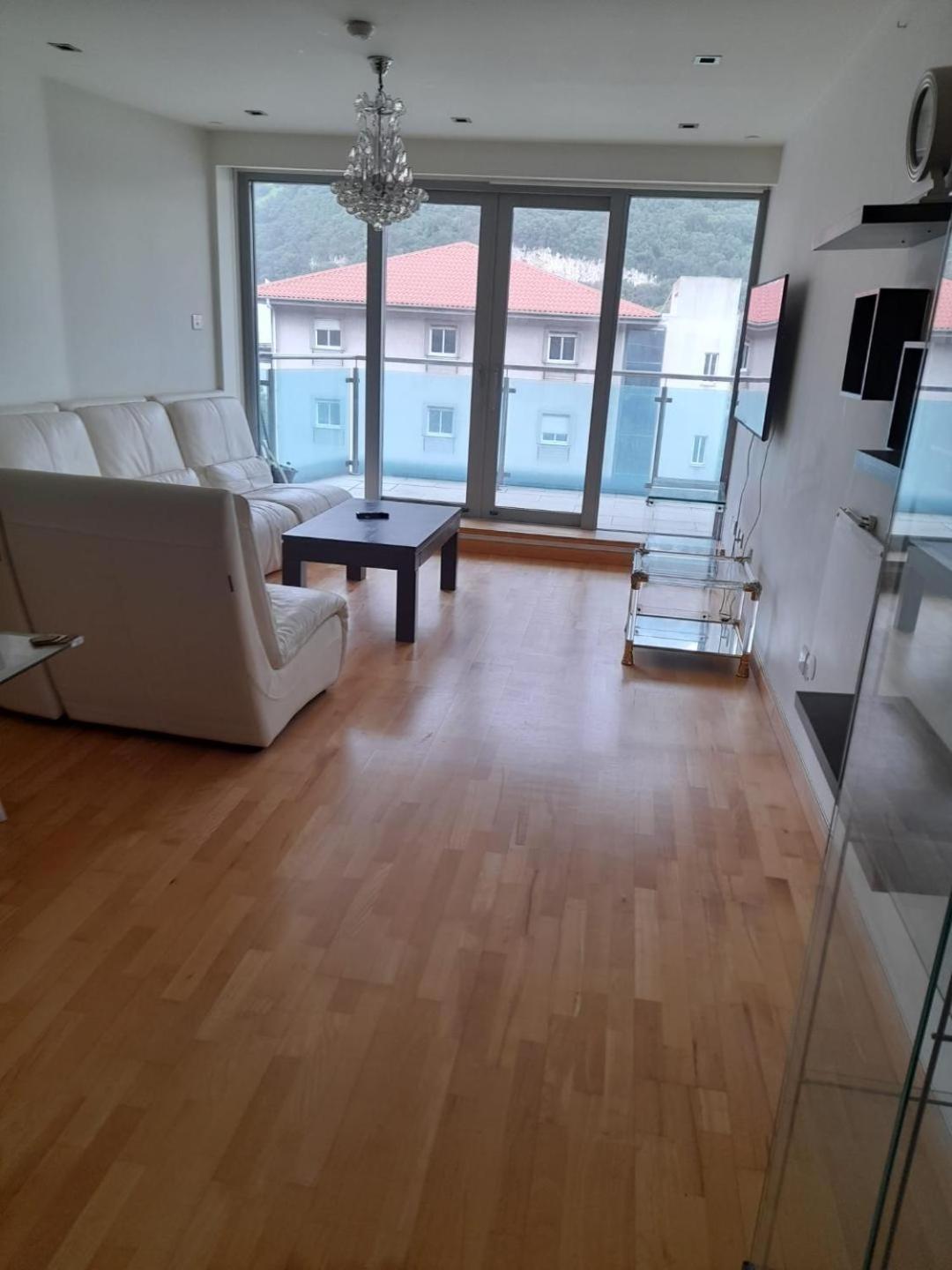 Căn hộ Three Bedroom Flat At Ocean Village *