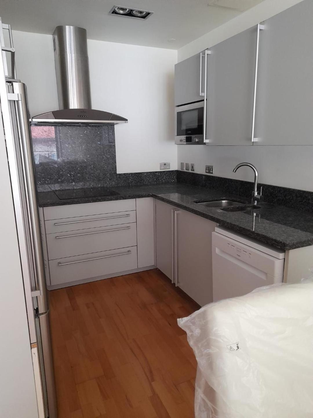 Căn hộ Three Bedroom Flat At Ocean Village