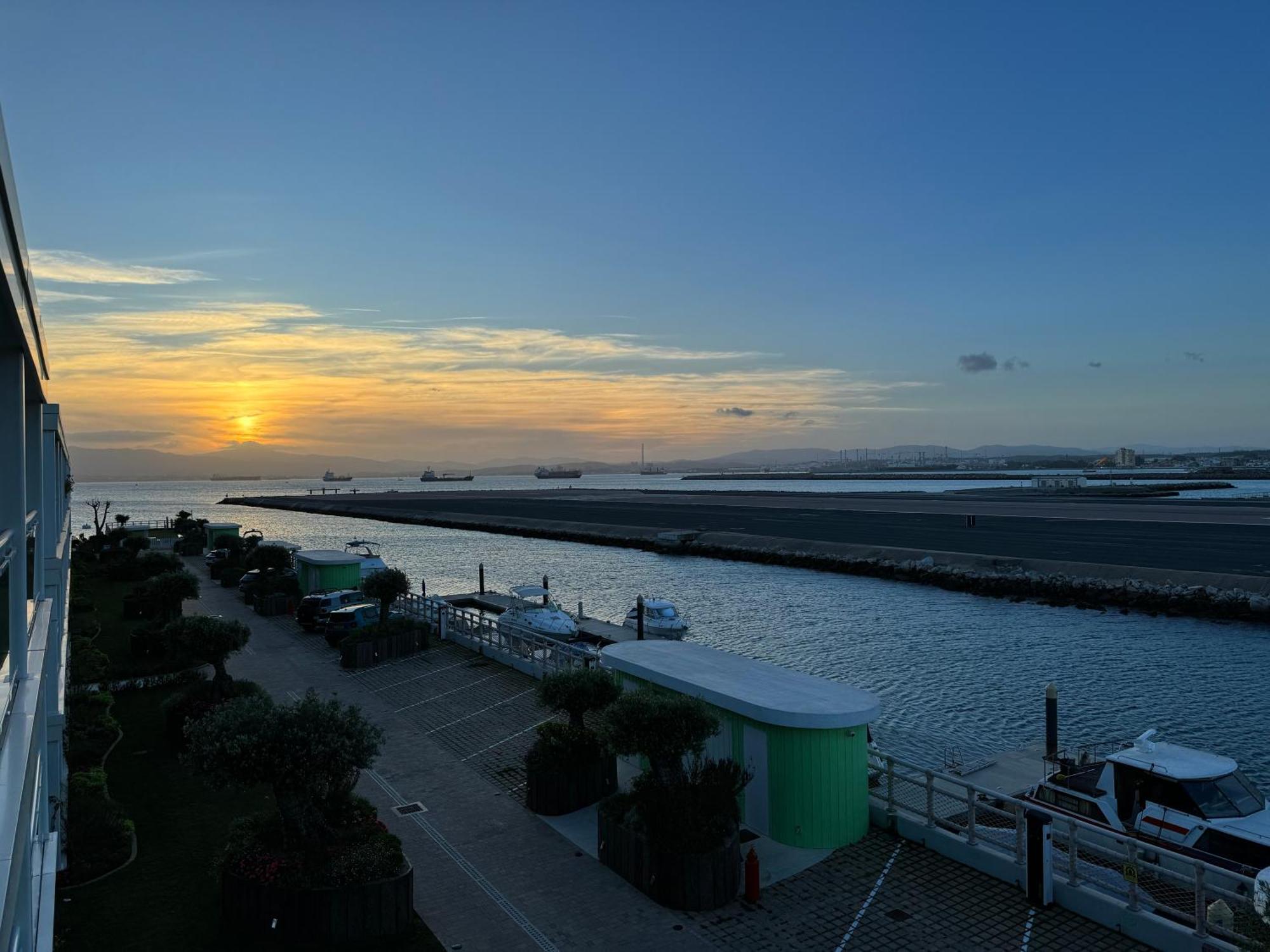 Marina Club Luxury Private With Pool And Incredible Views Căn hộ Gibraltar