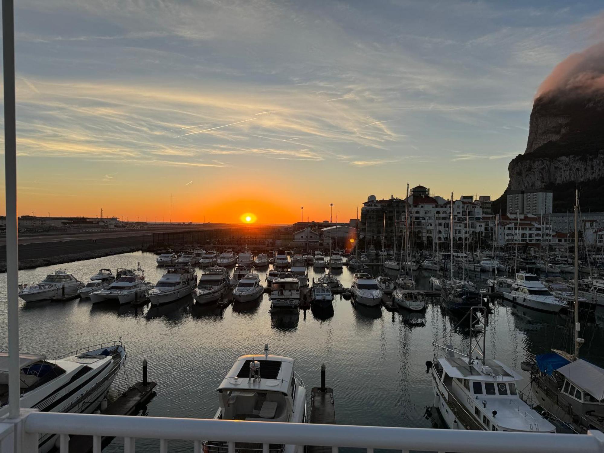 Marina Club Luxury Private With Pool And Incredible Views Căn hộ Gibraltar
