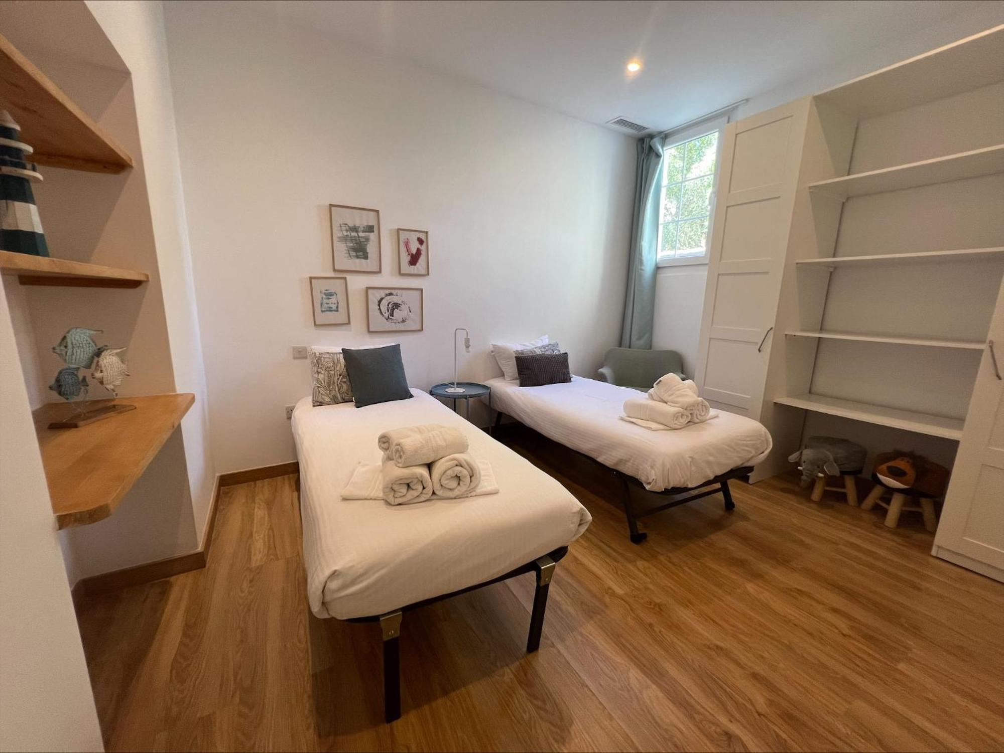 Apartment 2-br Gem In Gibraltar's Heart *