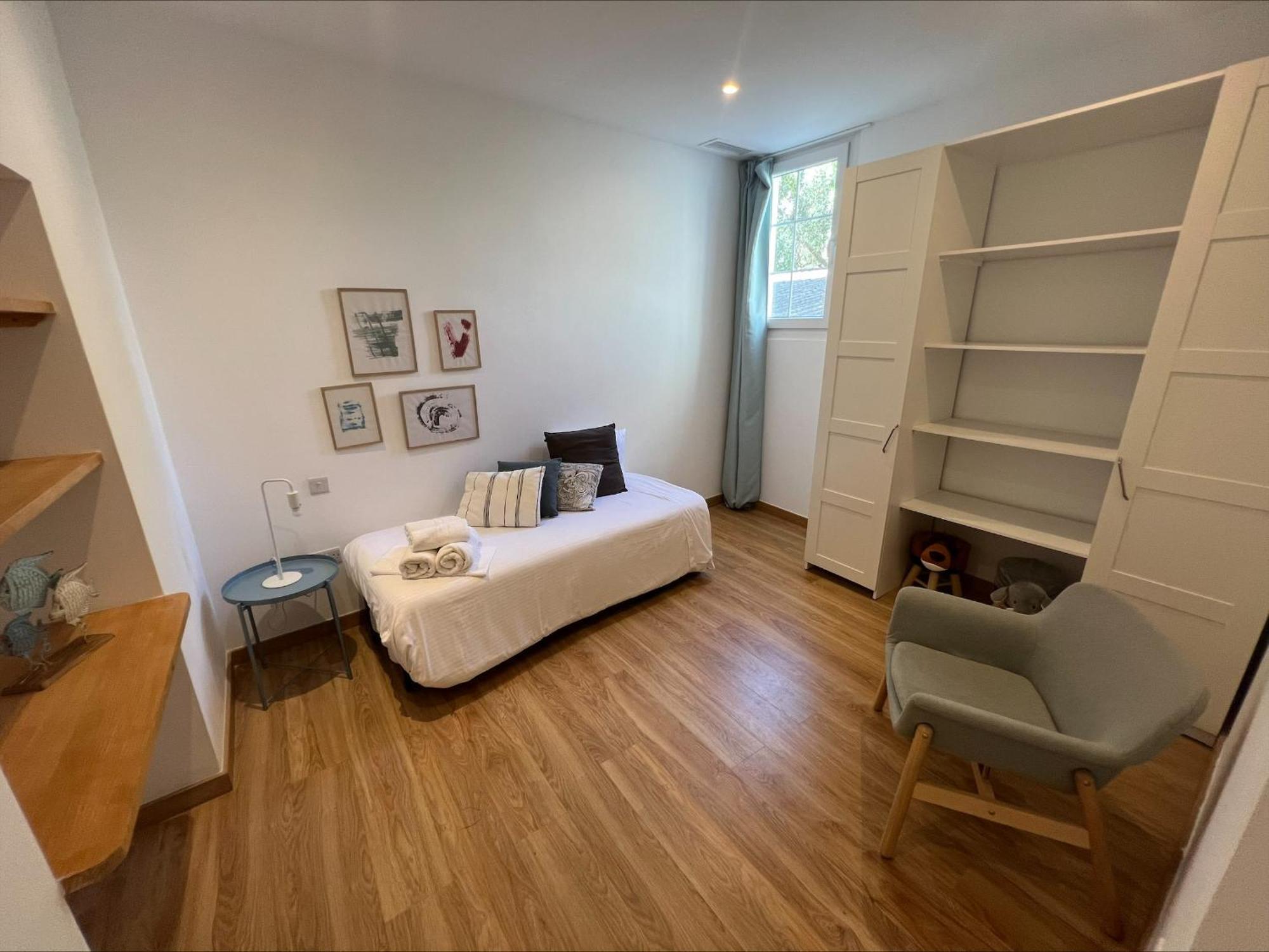 2-br Gem In Gibraltar's Heart Apartment *