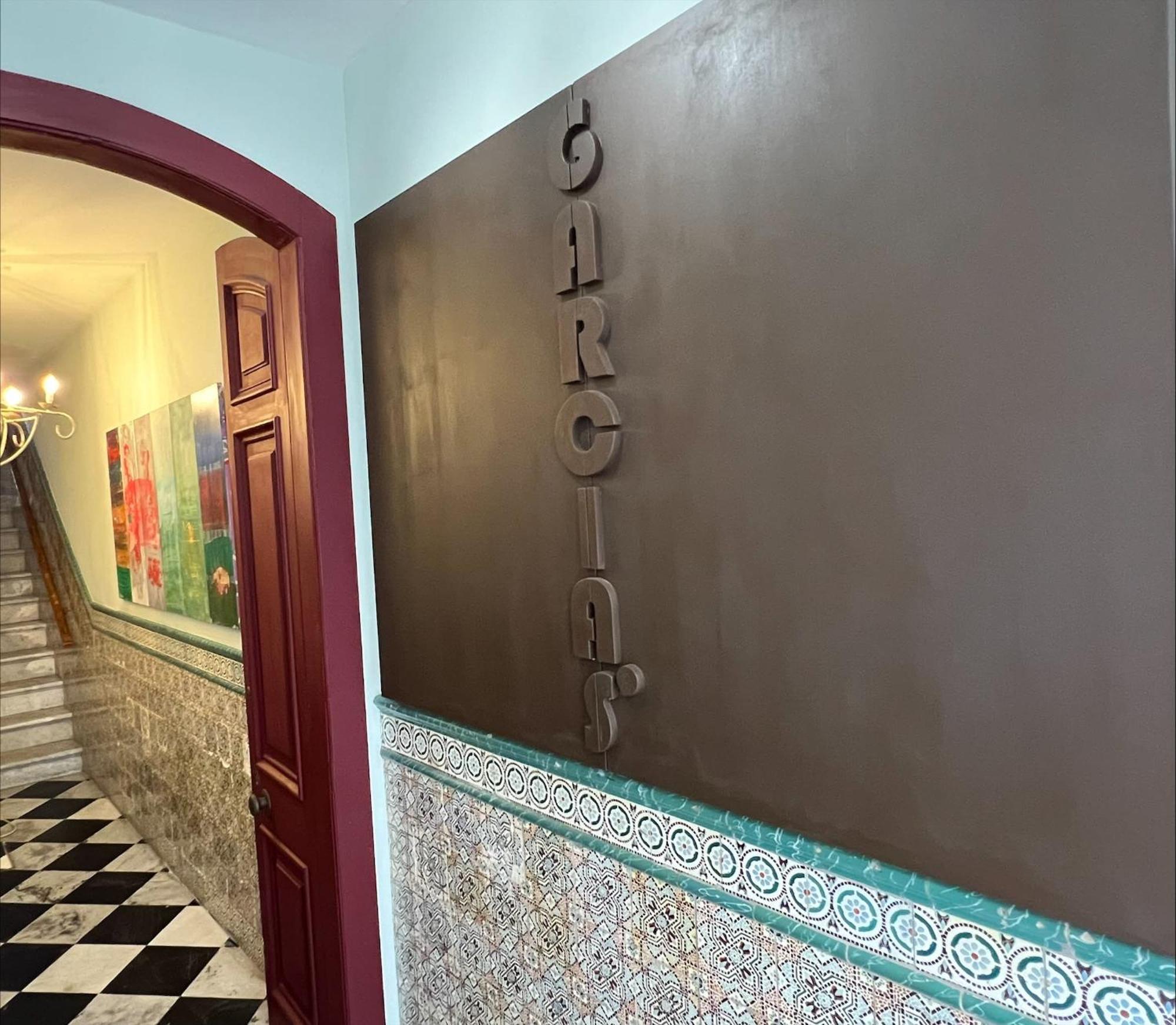 2-br Gem In Gibraltar's Heart Apartment