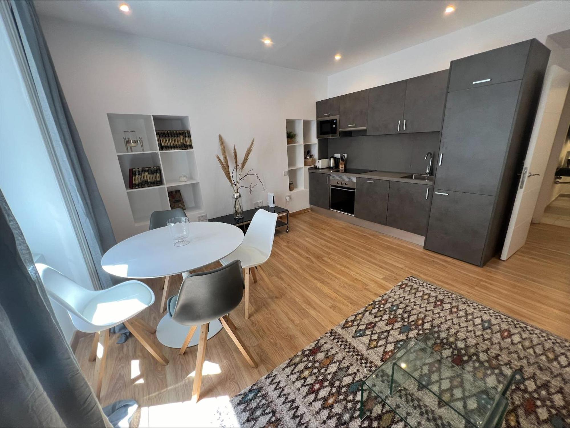 2-br Gem In Gibraltar's Heart