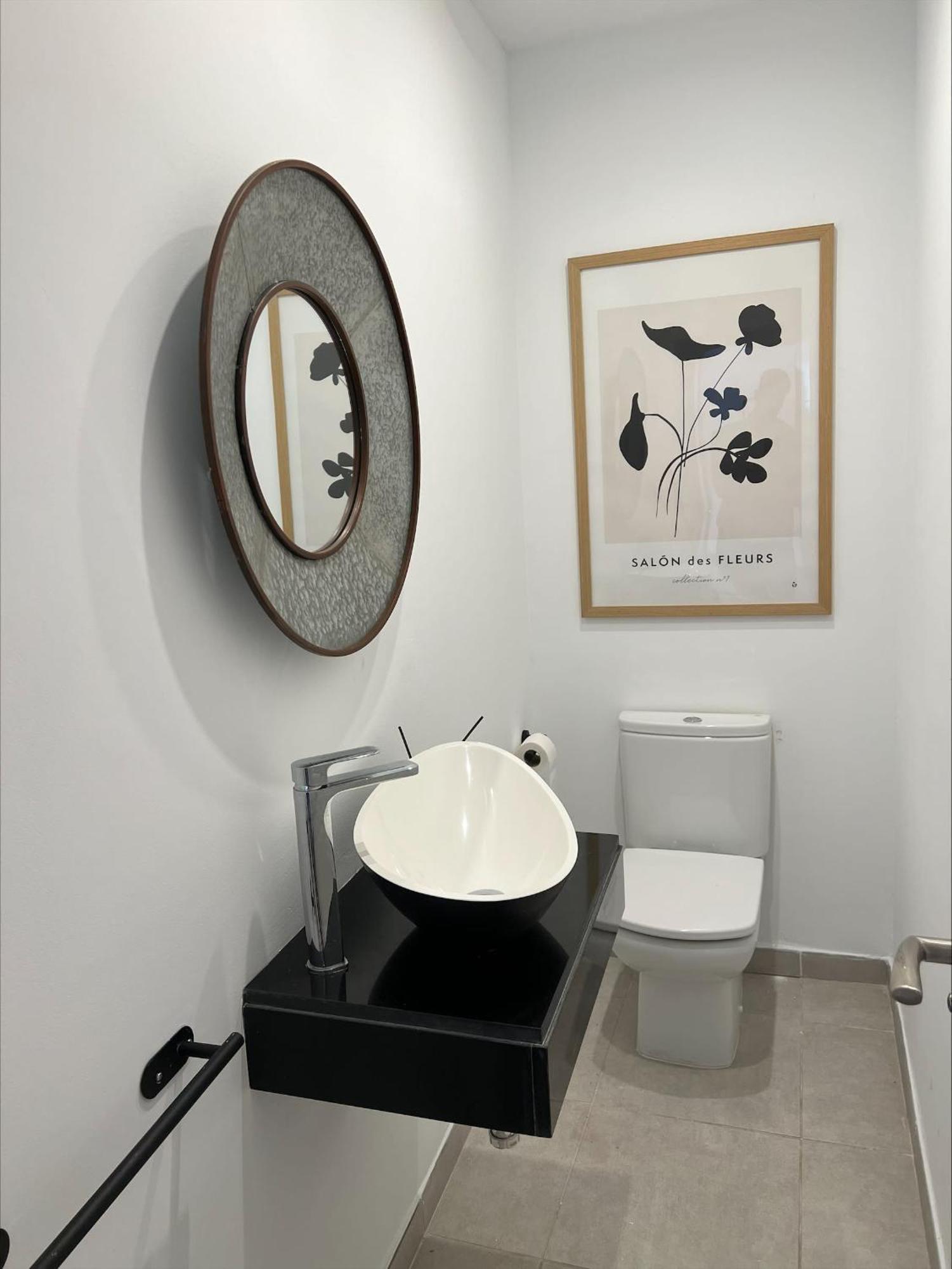 2-br Gem In Gibraltar's Heart