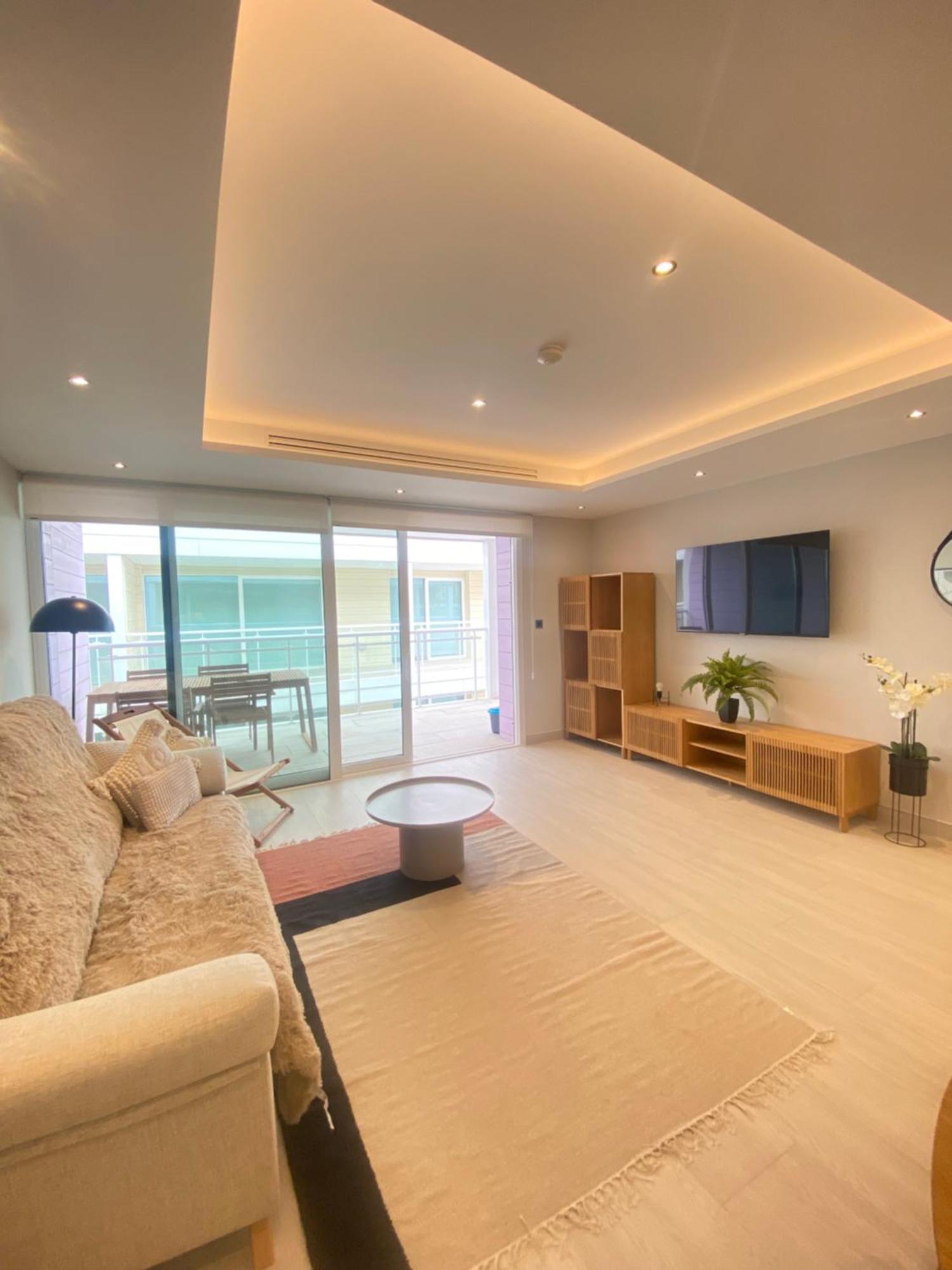 Deluxe Marina View Seafront Apartment