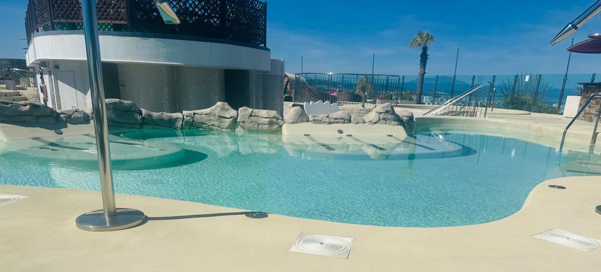 Luxury With Swimming Pools, And Stunning Views Apartment *
