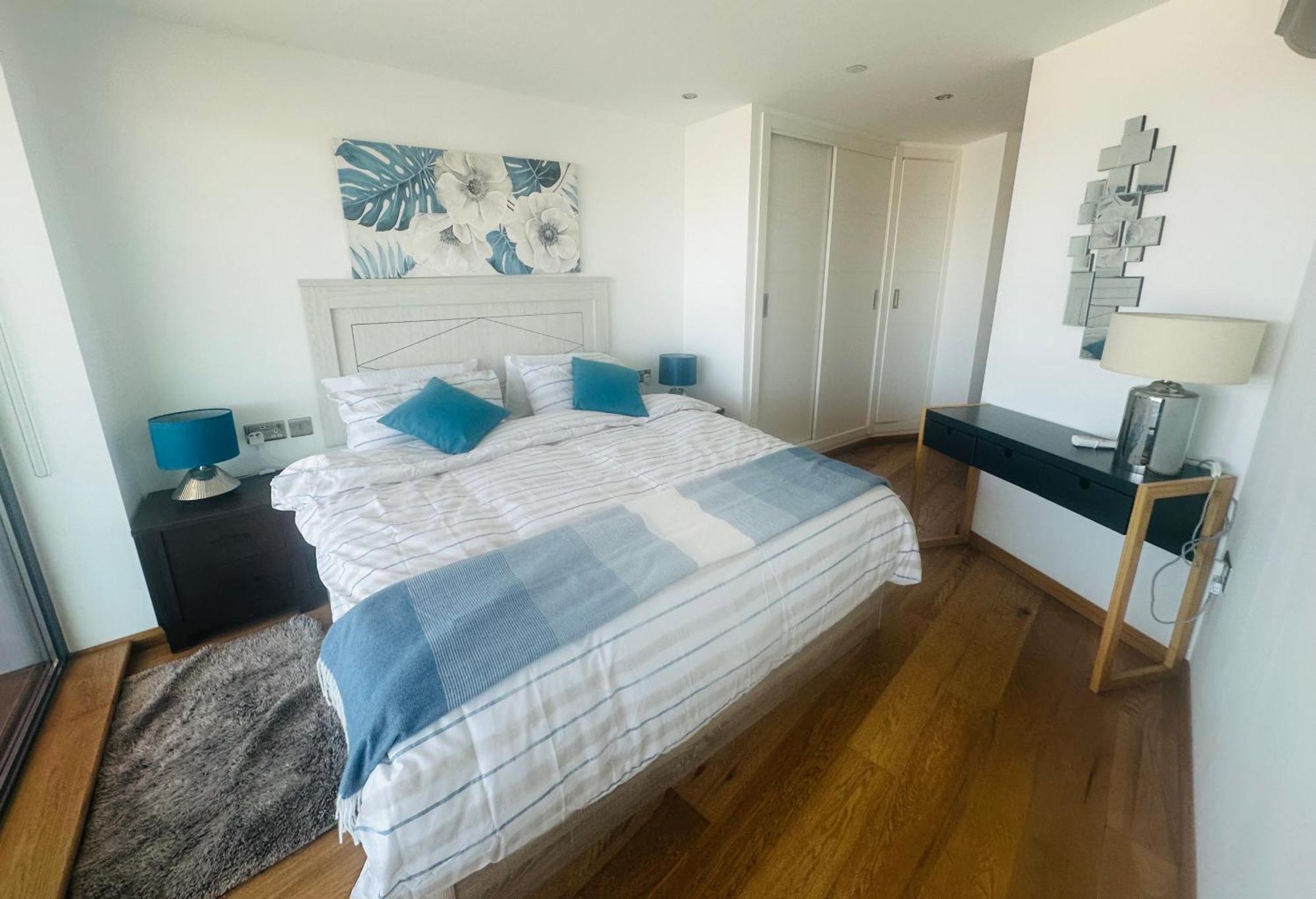 Luxury With Swimming Pools, And Stunning Views Apartment *
