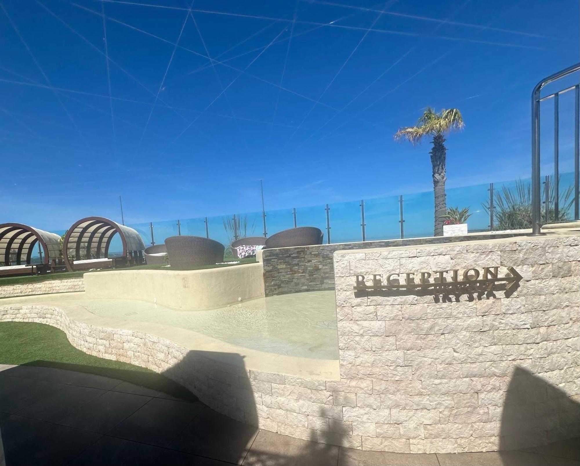 Luxury With Swimming Pools, And Stunning Views Apartment