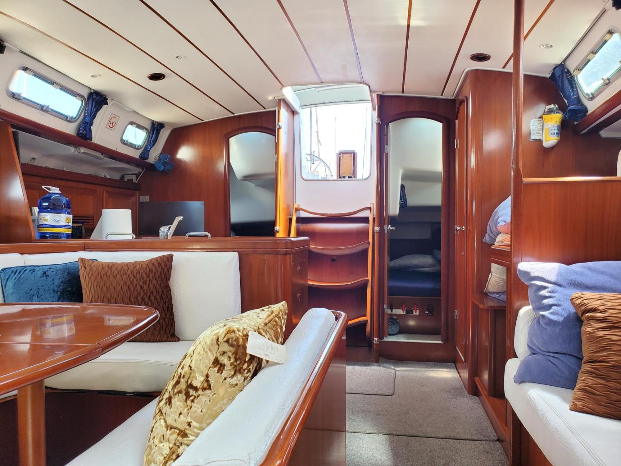 Botel Luxury Yacht 