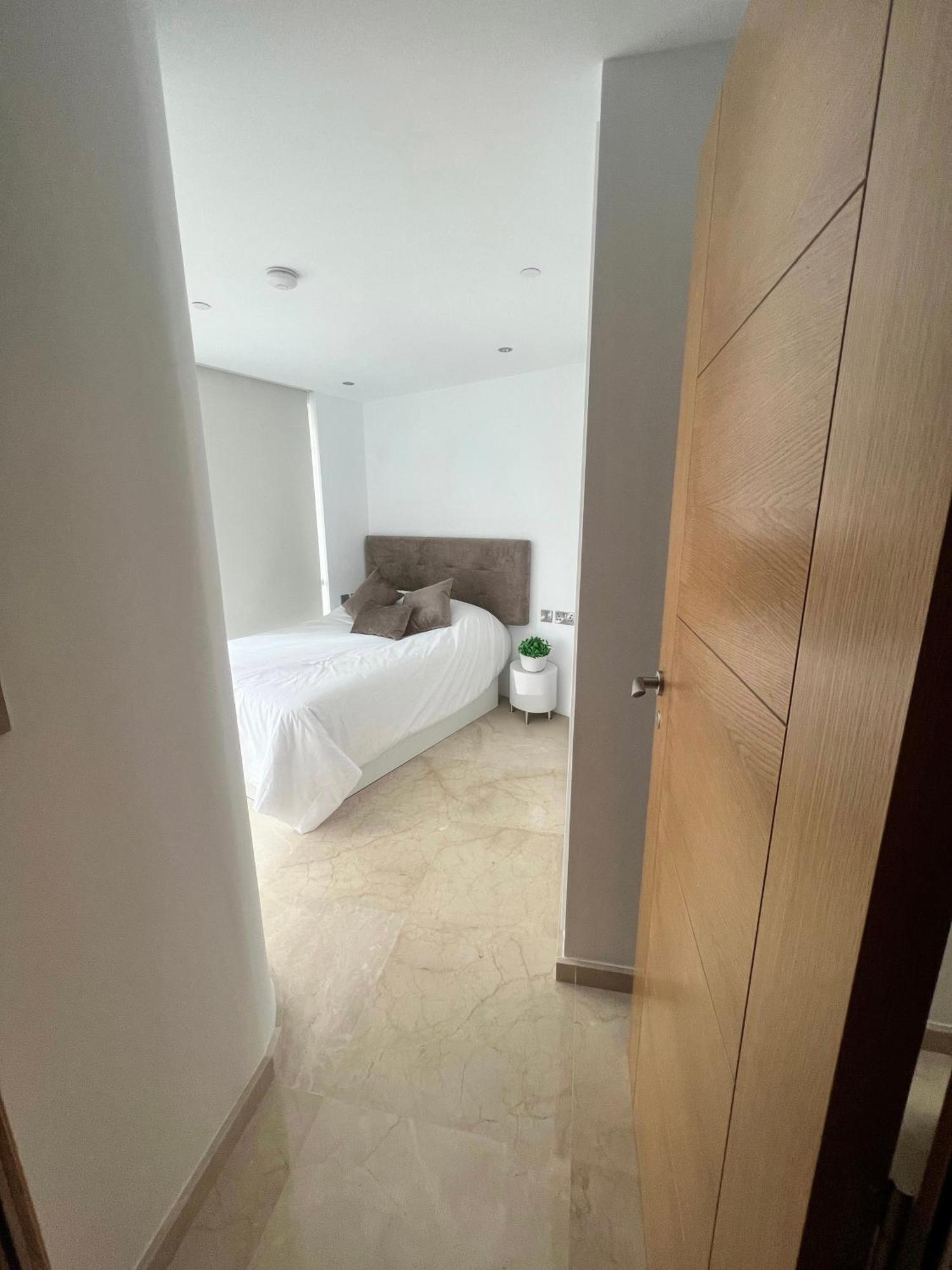 Apartment Modern 1 Bedroom With Rooftop