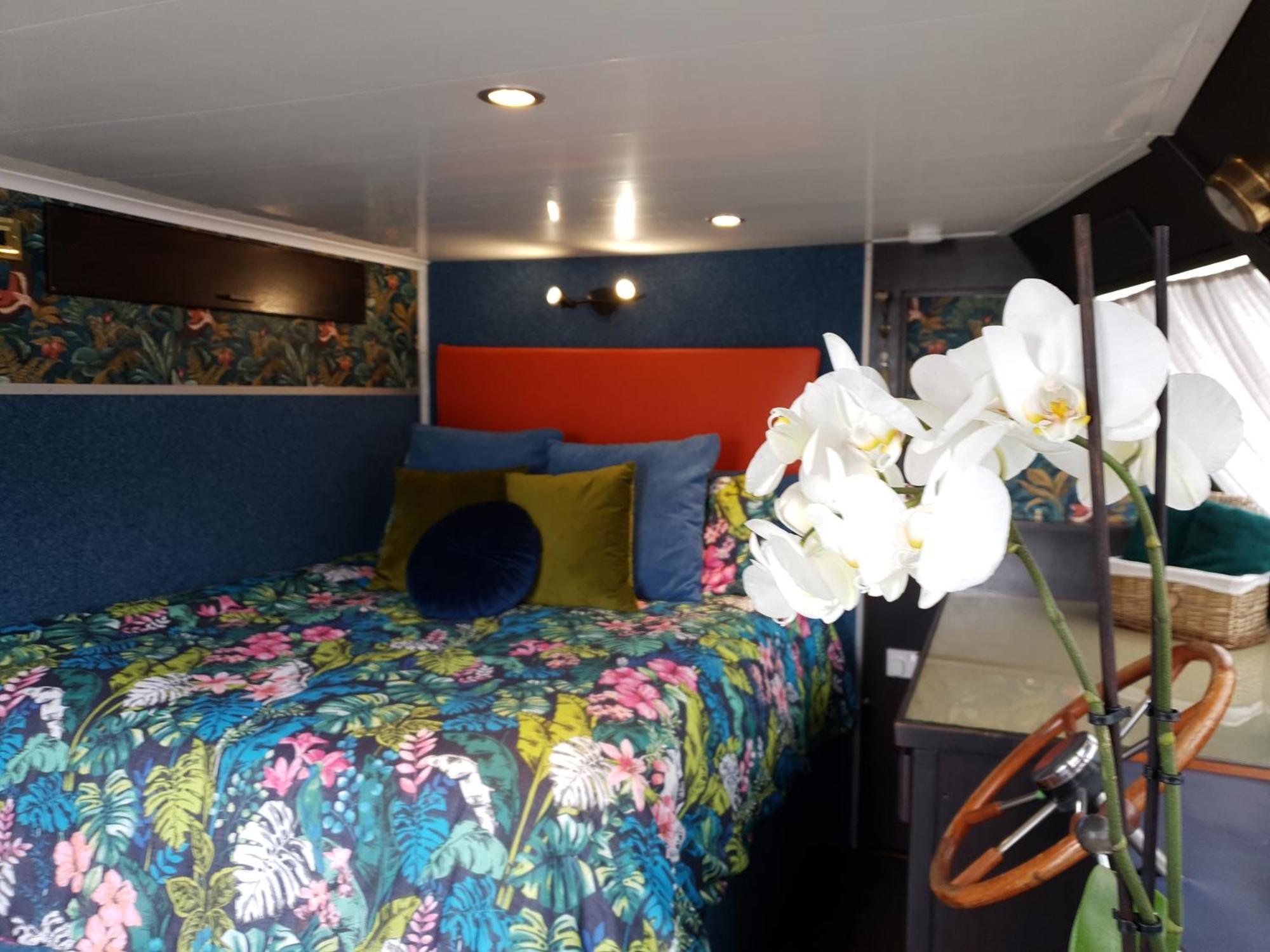 Jasmine Coral Jay Boutique Boatel Ocean Village * Gibraltar