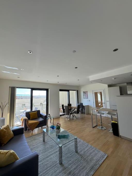 Luxury 1 Bed With Pool And Sea Views *