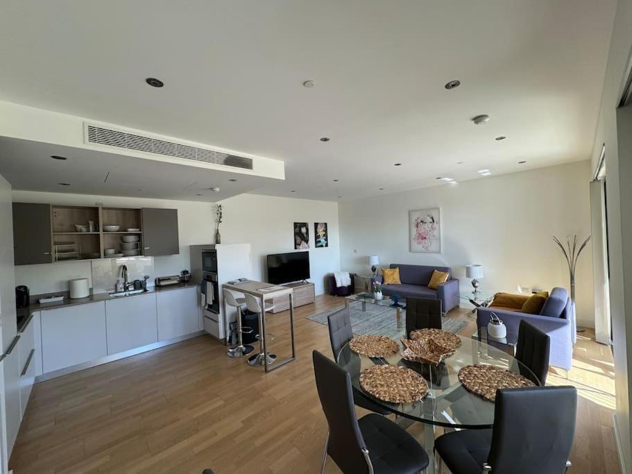 Apartment Luxury 1 Bed With Pool And Sea Views