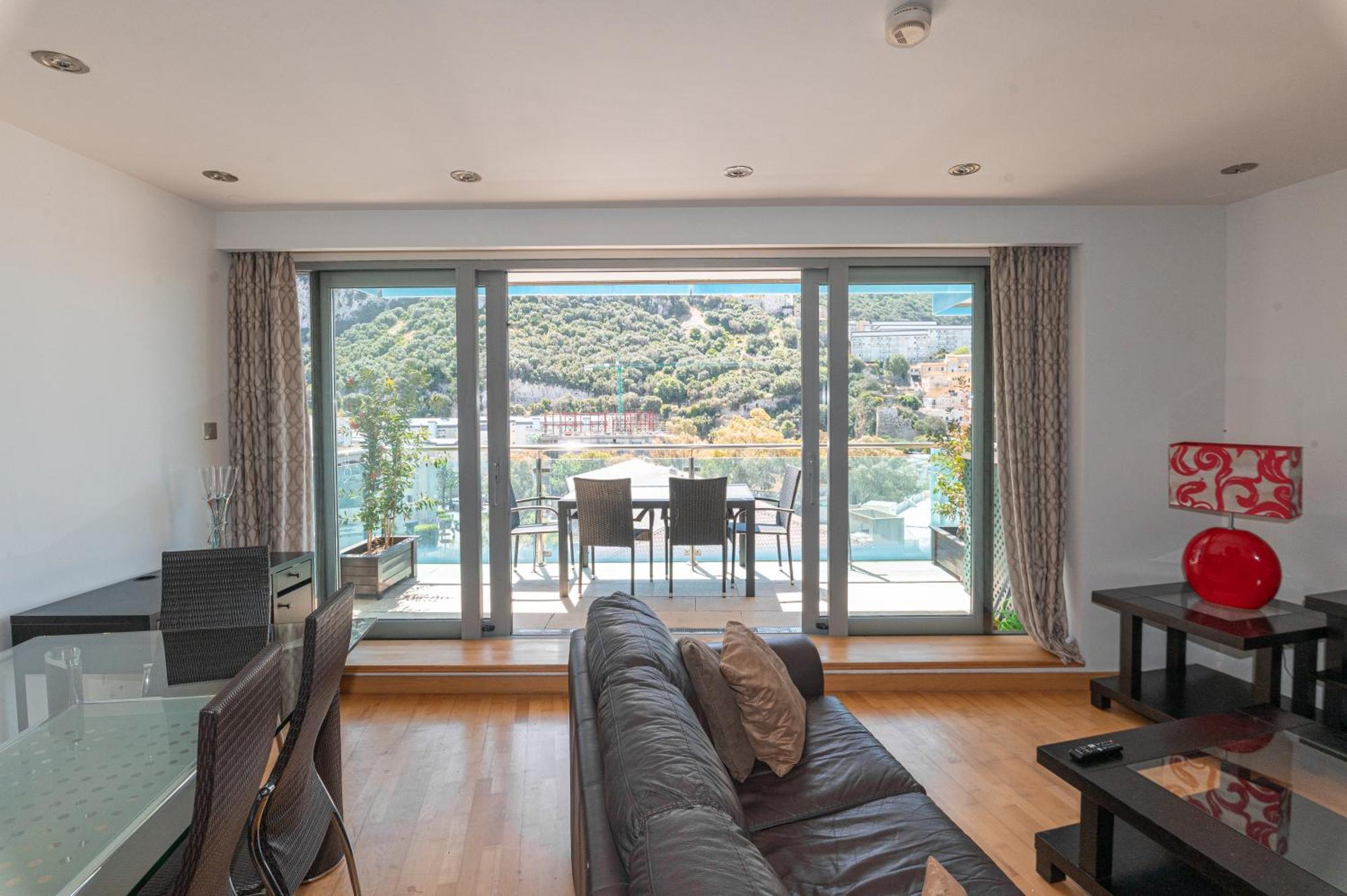 Britain In The Sun At Luxurious Ocean Village * Gibraltar