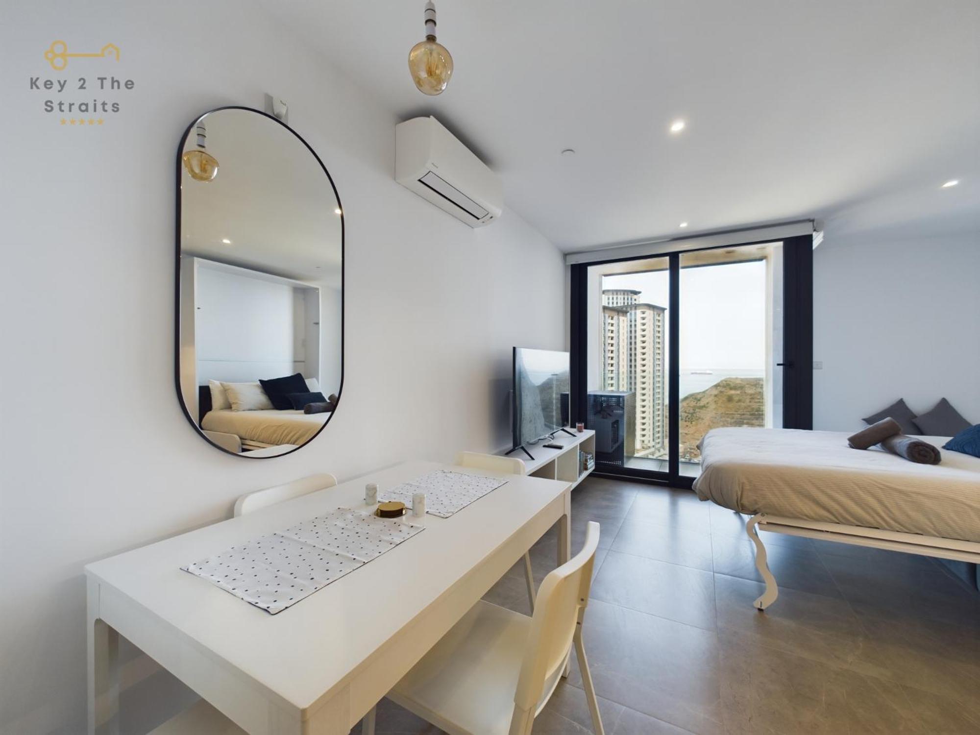 Căn hộ Luxury Sunrise And Oceanview With Balcony