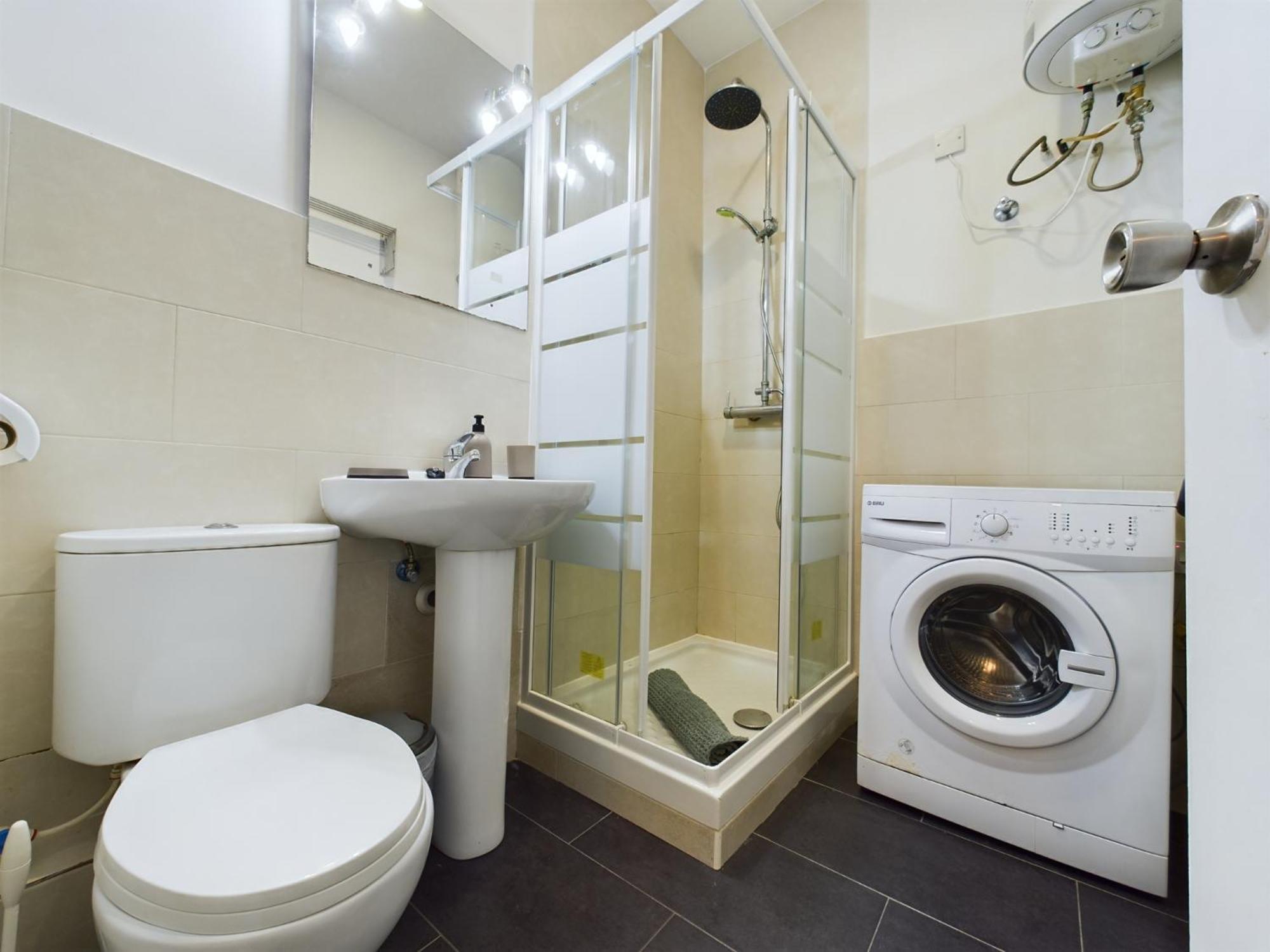 Hidden Gem Hideaway Retreat In Town Area With Ac * Gibraltar