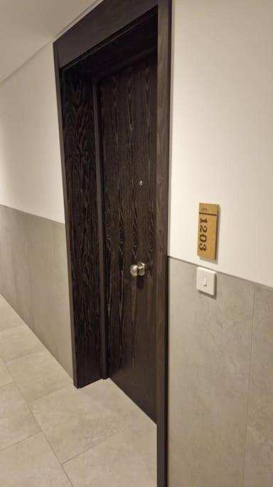 Forbes Suite1203-hosted By Sweetstay Apartment