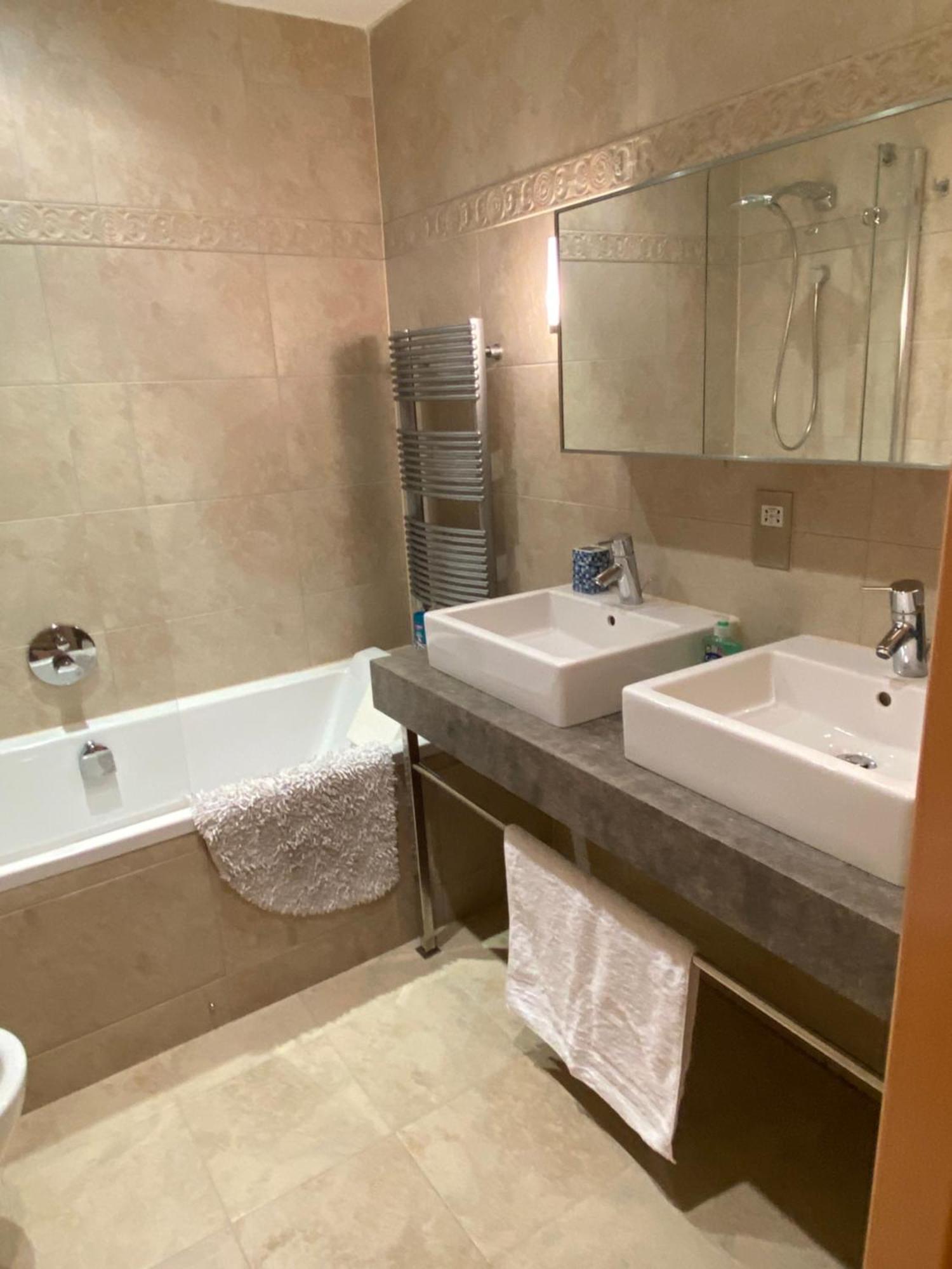 Swimming Pools In Ocean Village - 2 Bed 2 Bath Rock View Apartamento
