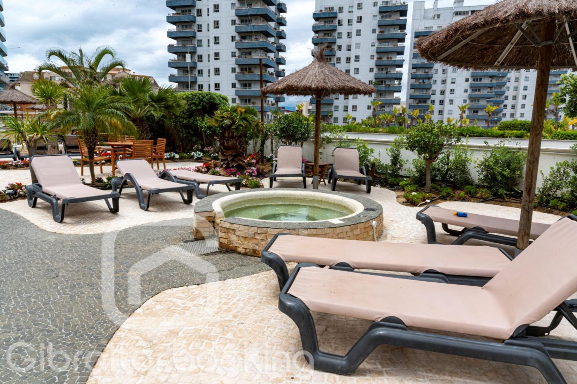 Tropical Paradise At Luxurious Ocean Village