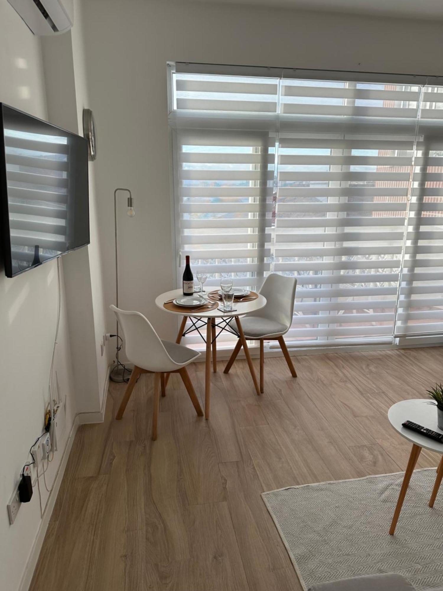 Straights View Apartamento *