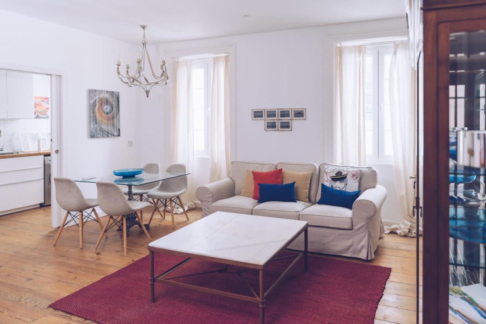 Chic & Luxurious 2-br Escape Designed For Elegance Apartment Gibraltar