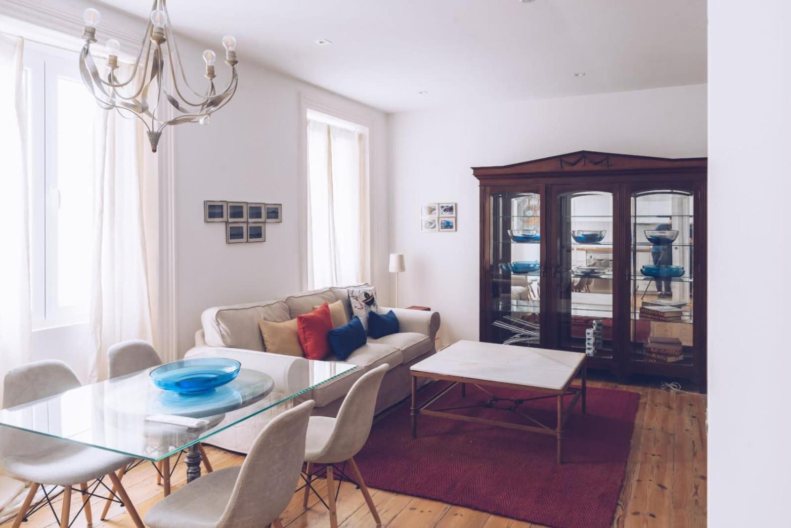 Apartment Chic & Luxurious 2-br Escape Designed For Elegance *