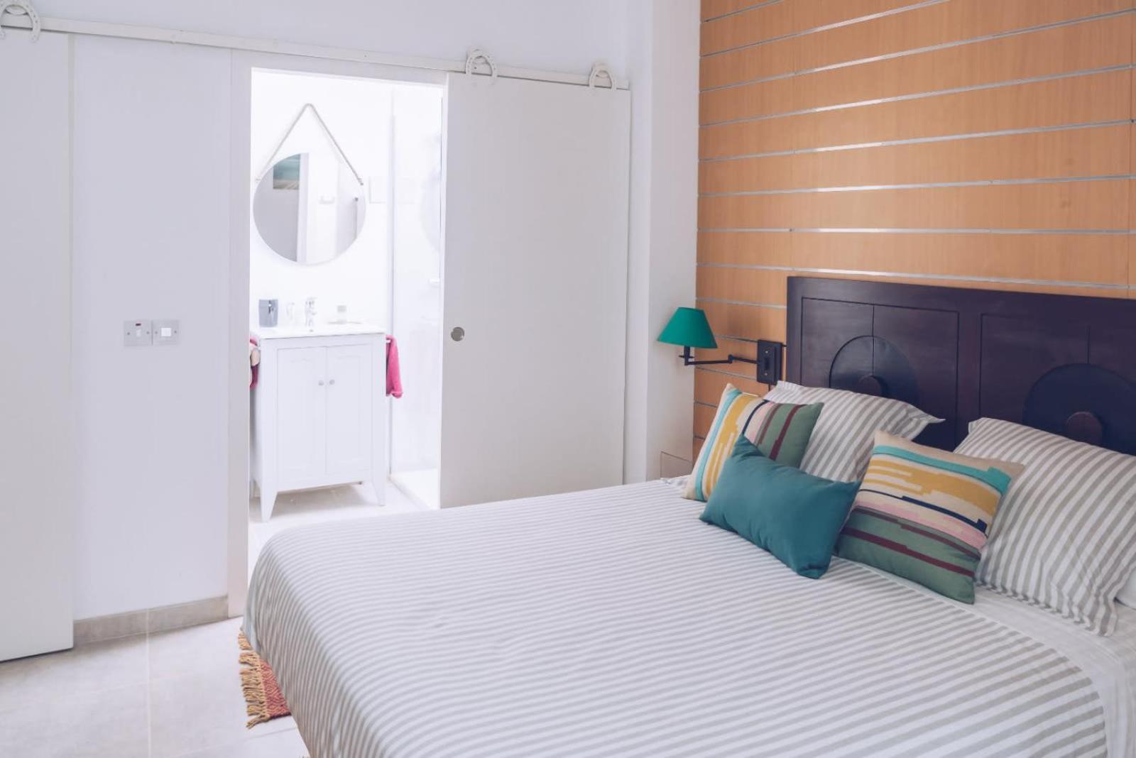 Chic & Luxurious 2-br Escape Designed For Elegance * Gibraltar