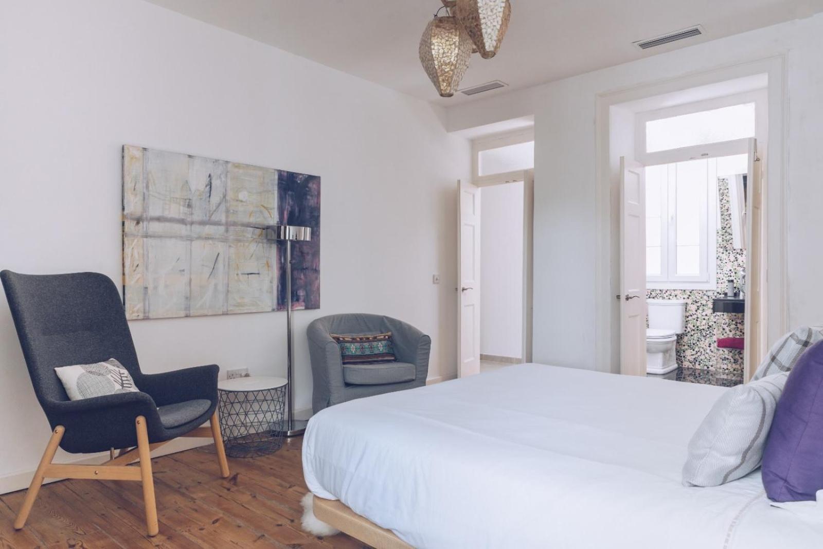 Chic & Luxurious 2-br Escape Designed For Elegance Apartment Gibraltar