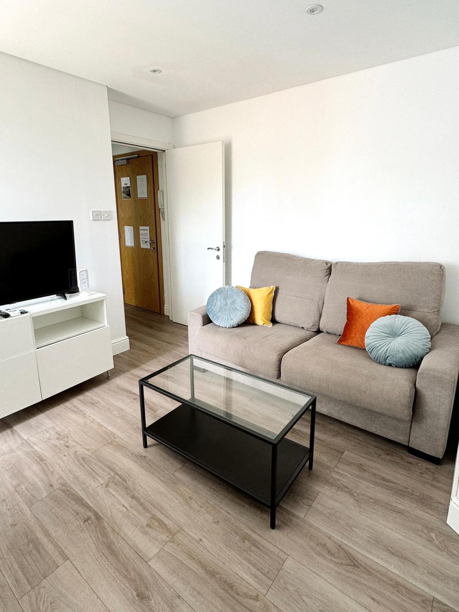 Apartamento Modern Centre Two Bedroom Windsor - Grand House