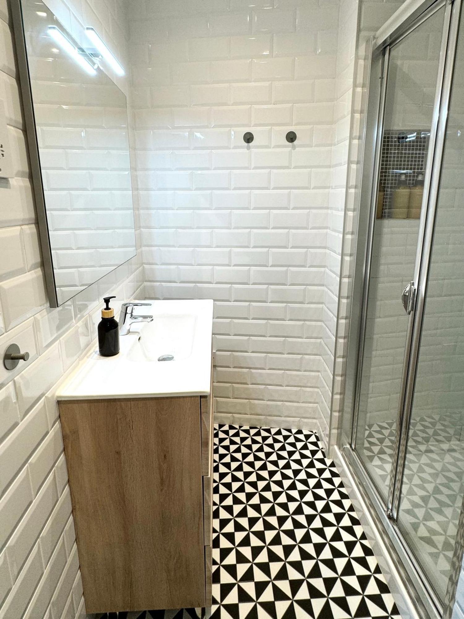 Modern Centre Two Bedroom Windsor - Grand House Apartamento *