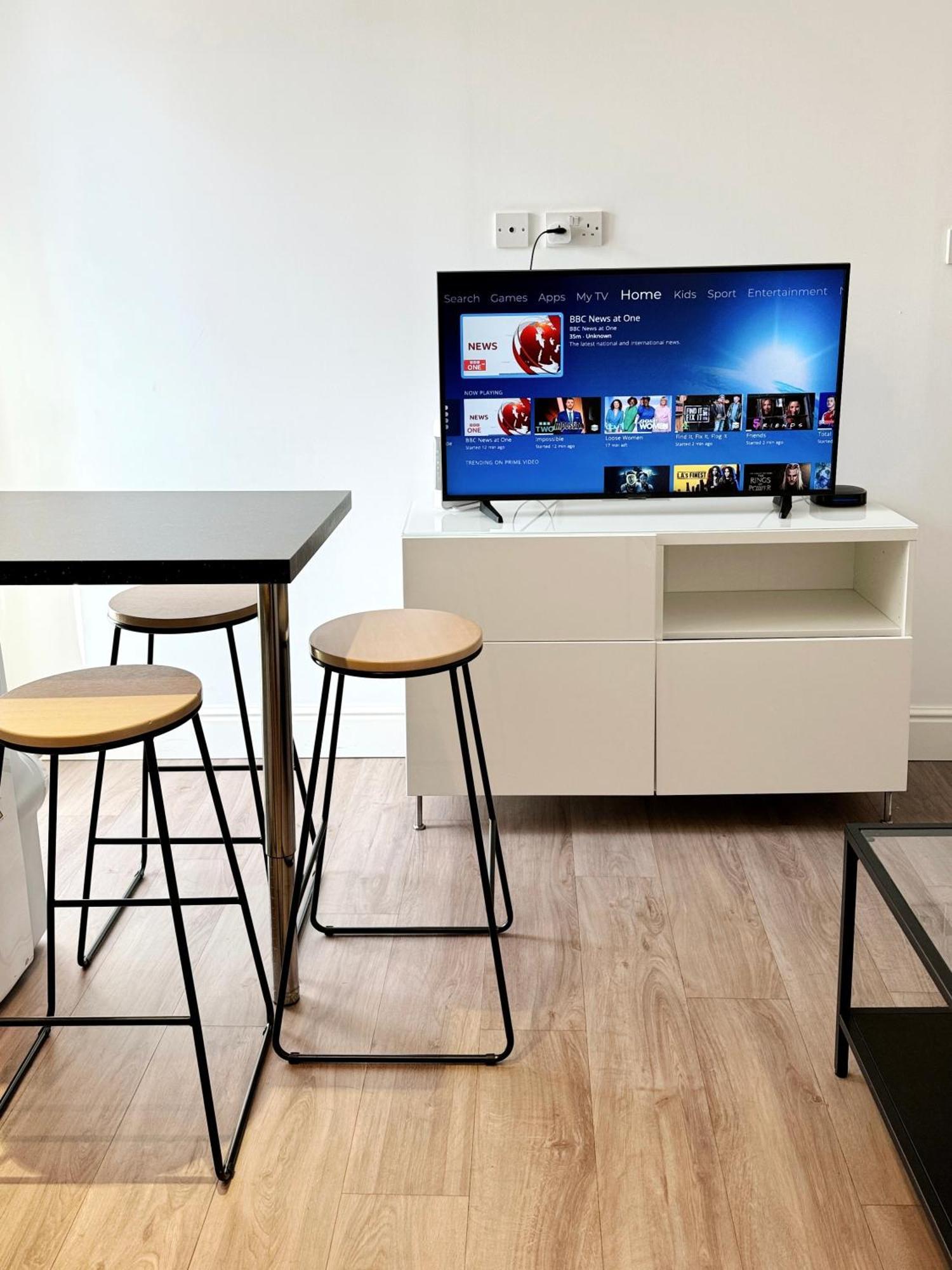 Apartamento Modern Centre Two Bedroom Windsor - Grand House