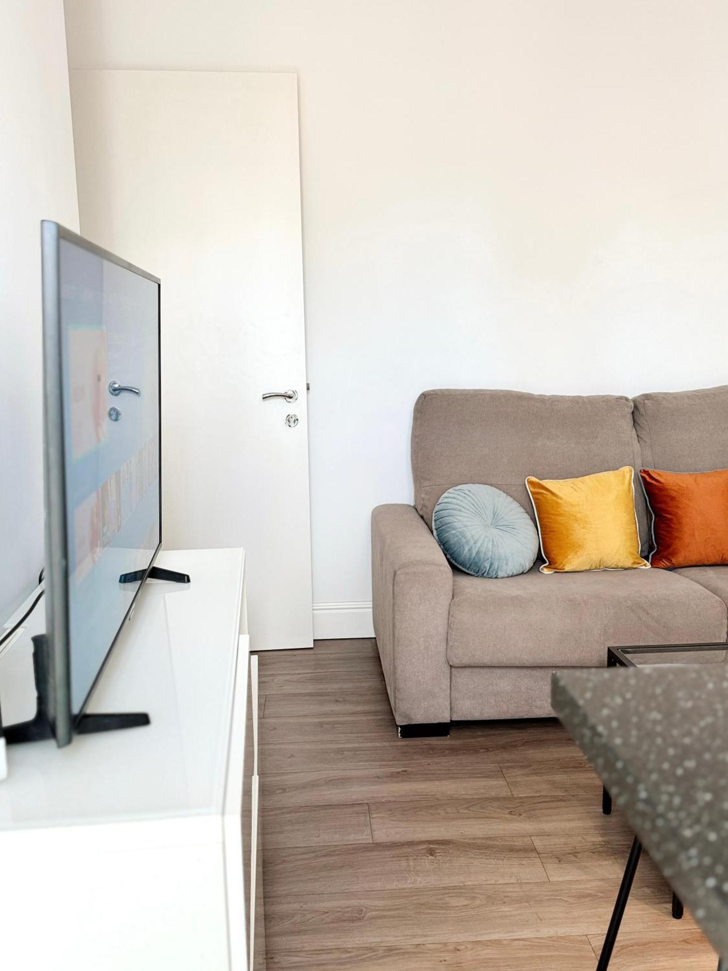 Apartamento Modern Centre Two Bedroom Windsor - Grand House *