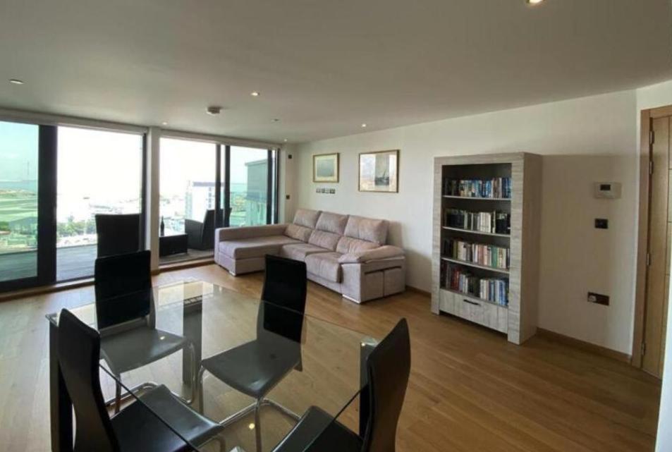 Ocean Plaza Luxury Apartment *