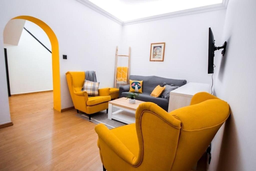 House Of Colour, A 3 Bedroom Bold Retreat In Town Centre! Holiday home *