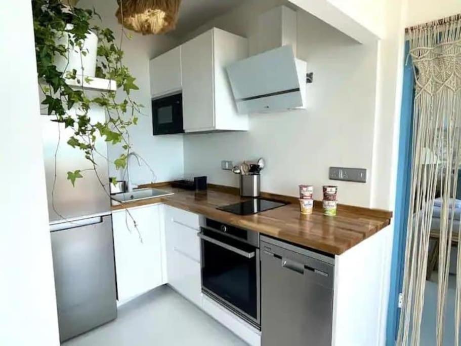 Front Apartment *