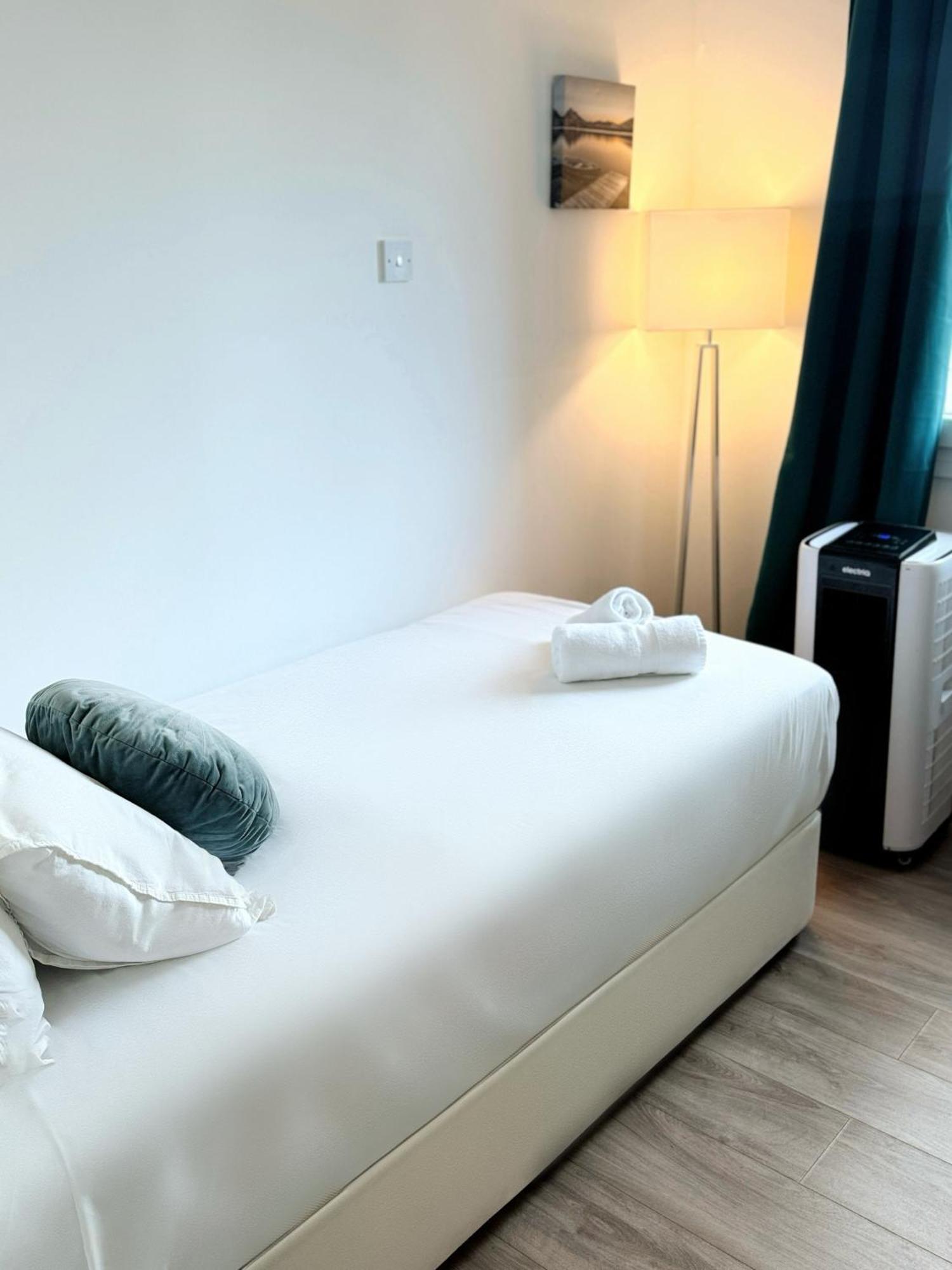 Modern Centre Two Bedroom Windsor - Grand House Apartamento Gibraltar