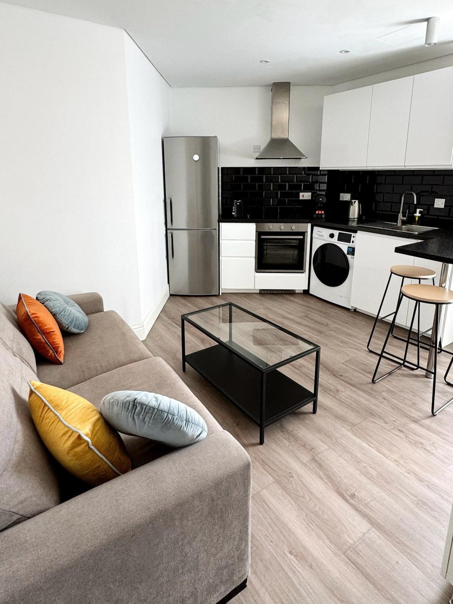 Modern Centre Two Bedroom Windsor - Grand House * Gibraltar